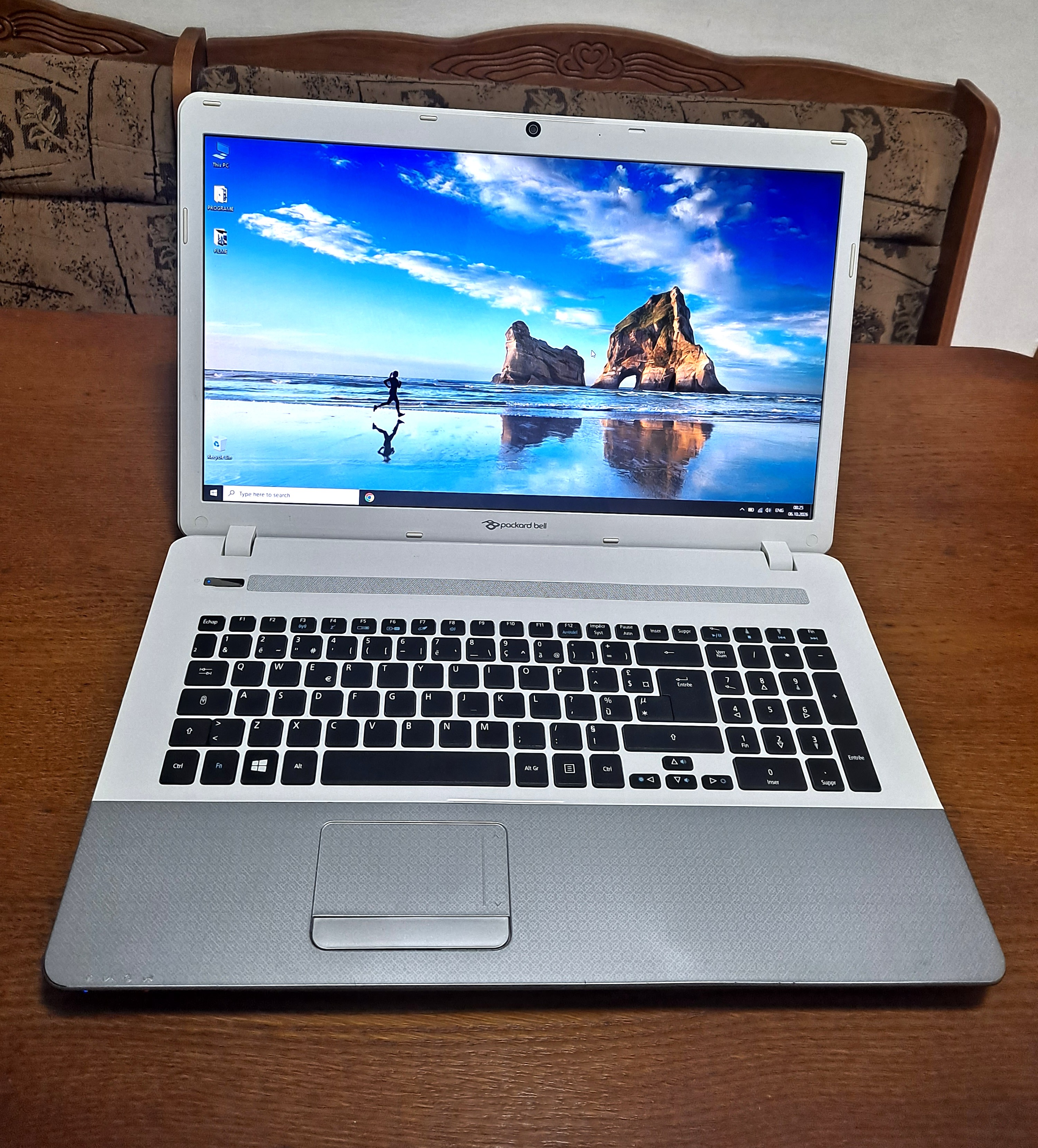 Vand laptop Packard Bell -EasyNote--Procesor i5-2430M--8 GB RAM--SSD 120 GB + HDD 500 GB